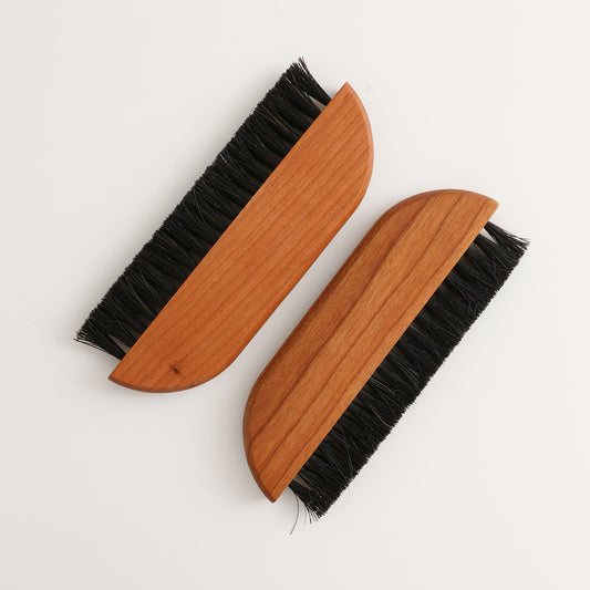 天然木製デスクブラシ – チェリーウッド＆馬毛 | コーヒー粉・パンくず・キーボード専用